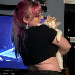 Meet your Posher, Bee